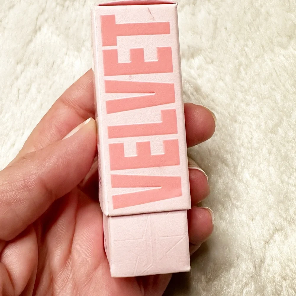NIB Jeffree Star Velvet Trap Lipstick in Unphazed Full Size 3.3g